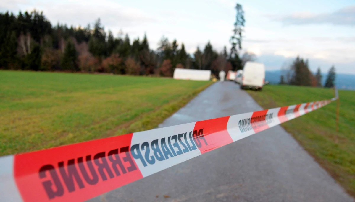 Na skraju lasu w Waldshut-Tiengen tuż przy granicy ze Szwajcarią znaleziono poćwiartowane ciało kobiety. Makabrycznego odkrycia dokonał przypadkowy przechodzień. 