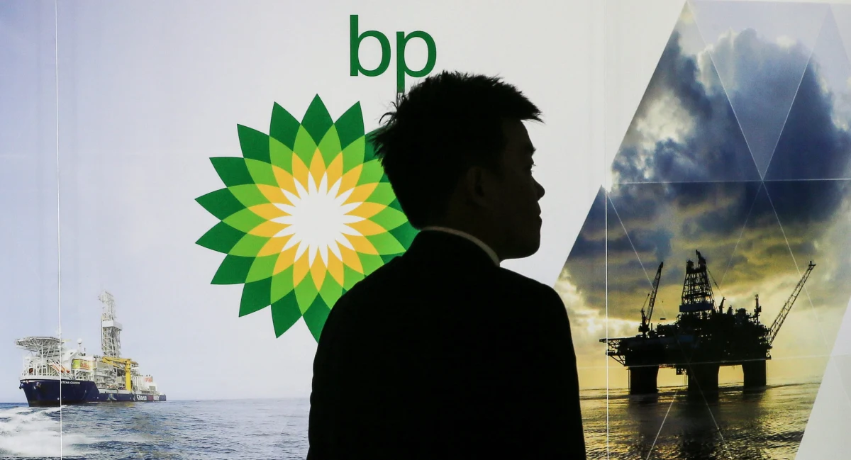 ​Kilkuset pracowników koncernu BP (dawne British Petroleum) straci pracę - powodem jest taniejąca ropa i rosnące koszty odszkodowań za wyciek w Zatoce Meksykańskiej. Do tej największej katastrofy ekologicznej w historii USA doszło w 2010 roku. 
