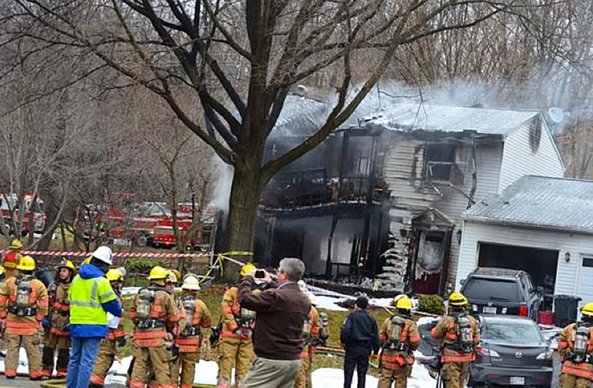 ​Niewielki prywatny samolot rozbił się na przedmieściach Waszyngtonu. Maszyna uderzyła w budynek. W wypadku zginęło trzech pasażerów oraz troje mieszkańców domu.