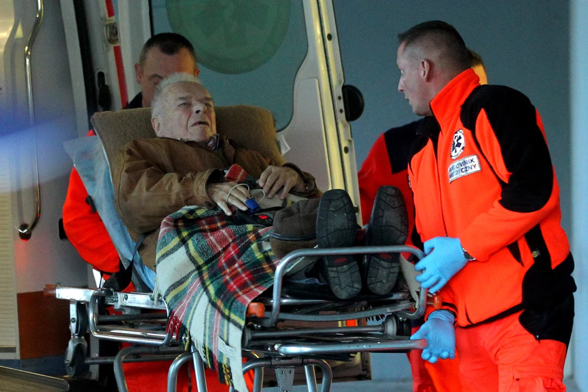 Czesław Kiszczak w asyście policji został przetransportowany na badania lekarskie do Gdańska. Mają one wykazać, czy może on brać udział w procesie odwoławczym ws. stanu wojennego. Zarządził tak Sąd Apelacyjny w Warszawie. Badania w Gdańsku potrwają kilka dni. Dyrekcja uniwersyteckiej kliniki nie chce się na ich temat wypowiadać.