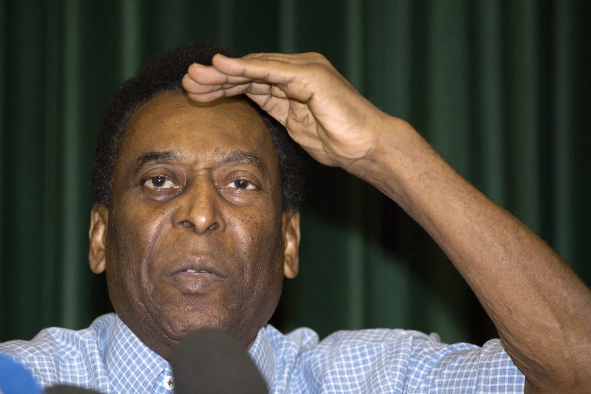 Legendarny brazylijski piłkarz Pele wyszedł ze szpitala w Sao Paulo, gdzie trafił przed dwoma tygodniami z infekcją dróg moczowych. Poddawany był nawet dializie. We wtorek czuł się już dobrze i był w znakomitym humorze.  