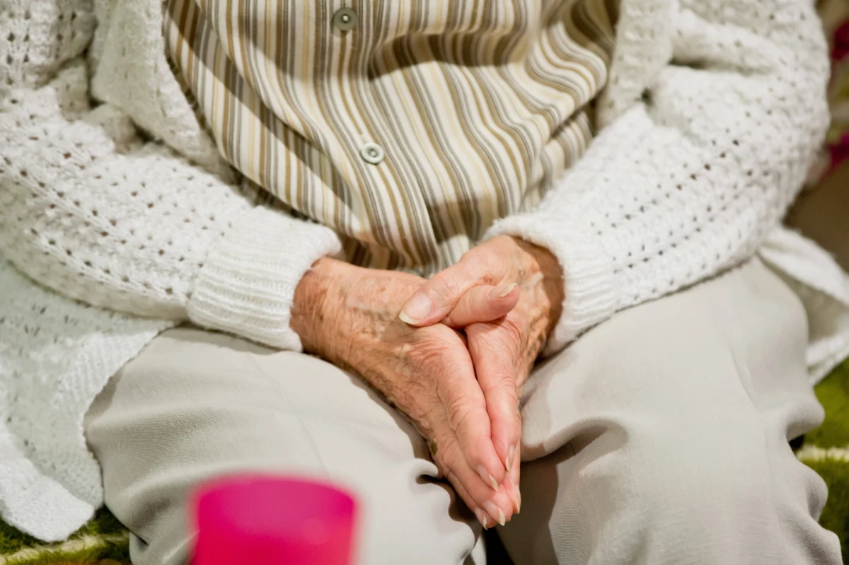 Dwie osoby nie żyją a część podopiecznych Domu Pomocy Społecznej w Legnickim Polu na Dolnym Śląsku trafiła do szpitala z objawami zatrucia. Powodem jest groźna bakteria clostridium wykryta u jednej z osób. 