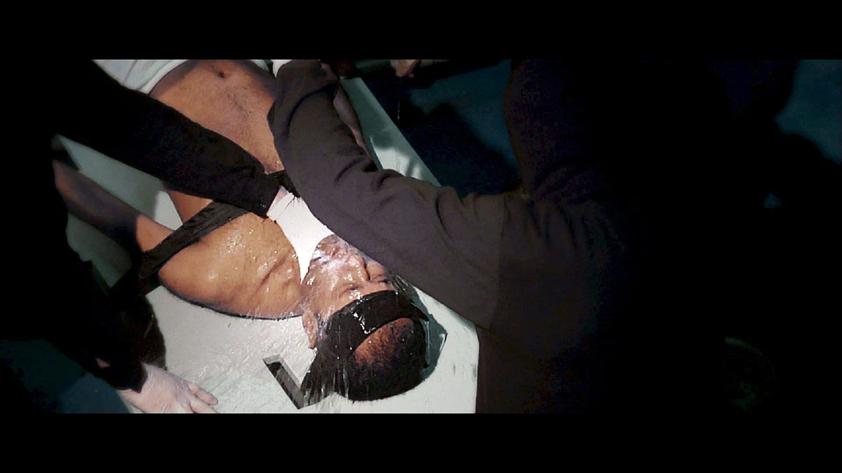 Jest raport Senatu USA w sprawie tajnych więzień CIA. Po miesiącach przepychanek dokument w skróconej wersji ujrzał światło dziennie. Z pierwszych informacji wynika, że metody przesłuchań były bardziej brutalne, niż to o czym mówiło się do tej pory. Nie było to tylko głodzenie i podtapianie - agenci torturowali podejrzanych o terroryzm. W wielu przypadkach to było okrutne znęcanie się. 