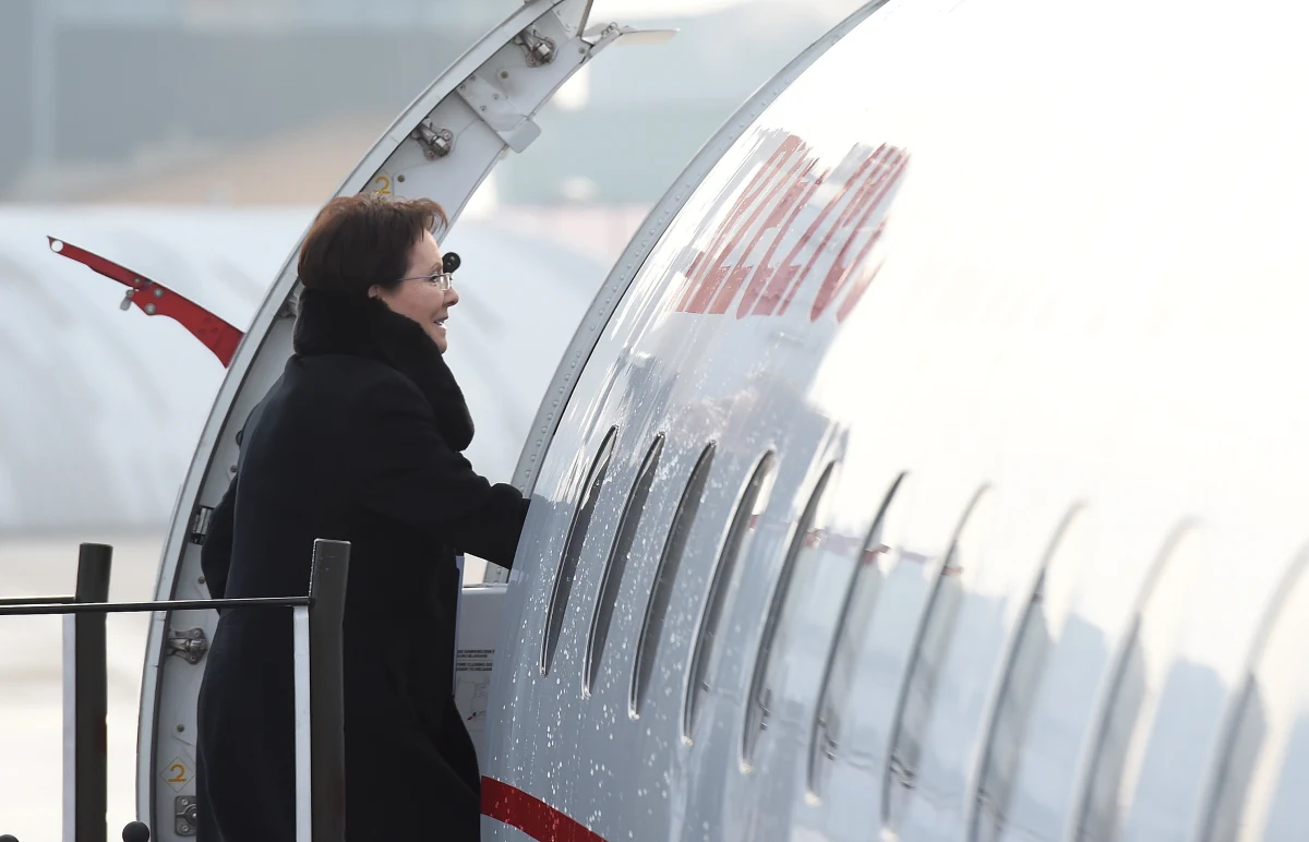 Z powodu dużej mgły na lotnisku w Warszawie, samolot z Ewą Kopacz wylądował we wtorek wieczorem Krakowie. Premier wracała z Bratysławy, gdzie uczestniczyła w spotkaniu Grupy Wyszehradzkiej.