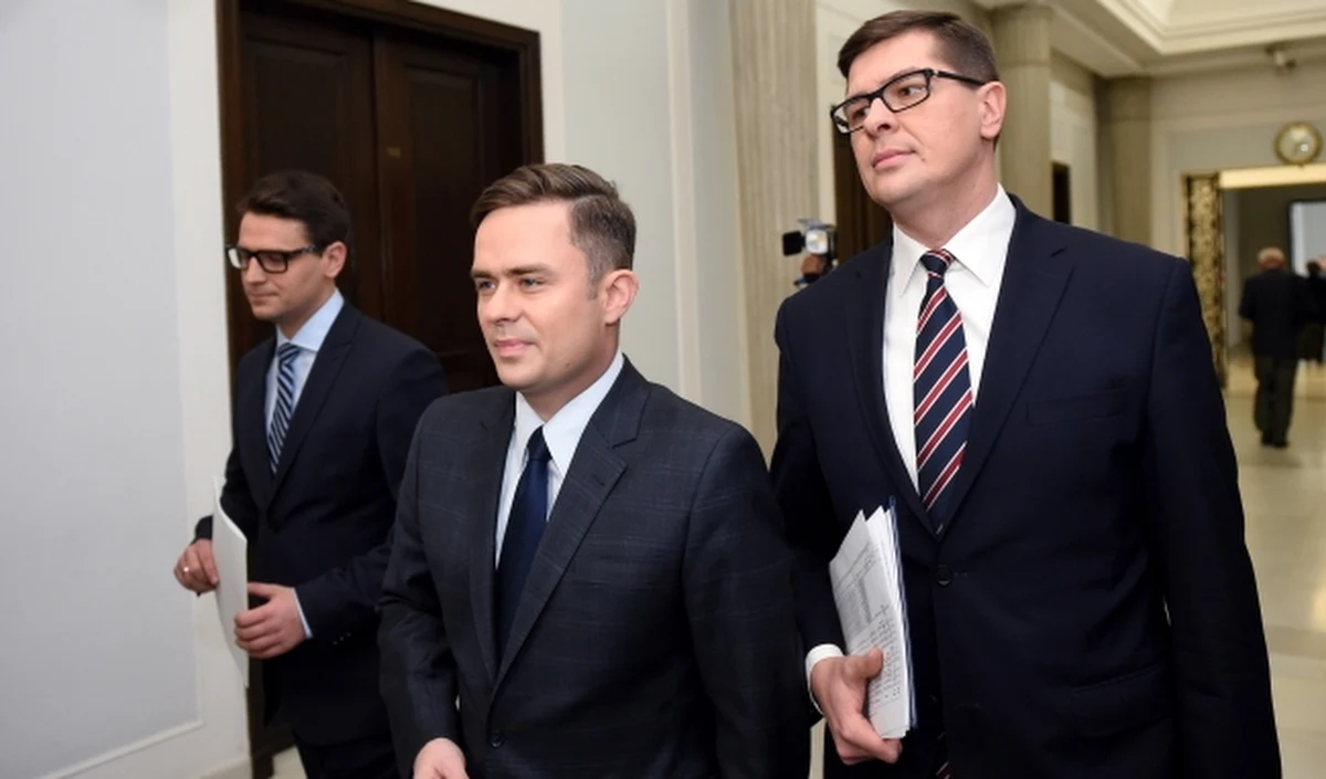 "To był atak, który przeprowadził na nas Radosław Sikorski z pomocnikami" - tak trójka byłych posłów PiS tłumaczy się z niejasności w rozliczaniu wyjazdów zagranicznych. Adam Hofman, Adam Rogacki i Mariusz Antoni Kamiński wypowiedzieli się w Sejmie publicznie pierwszy raz od wybuchu afery madryckiej. 