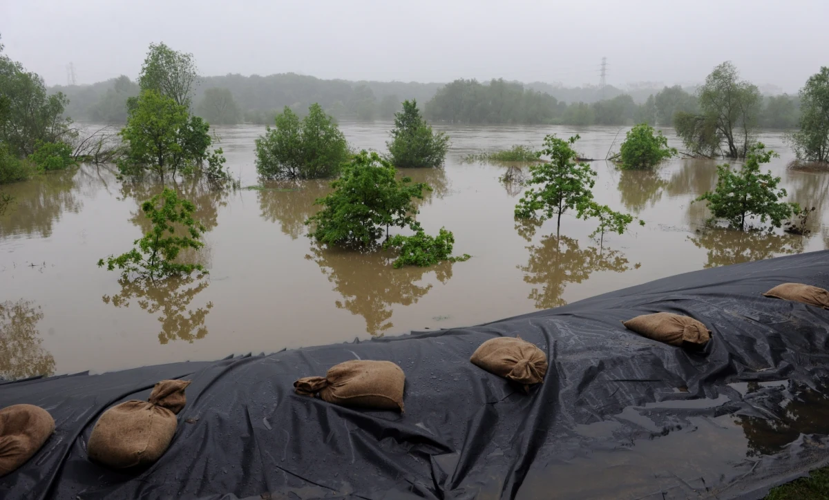 Budowa Zbiornika Racibórz i modernizacja Wrocławskiego Węzła Wodnego przyczyną kilkuletnich opóźnień programu ochrony przeciwpowodziowej dla Odry – alarmuje Najwyższa Izba Kontroli. Wykonane do tej pory prace nie ochronią Dolnego Śląska i Opolszczyzny przed powodzią taką, jak cztery lata temu, ani nie chronią przed skutkami wezbrań podobnych do tych z 1997 roku.