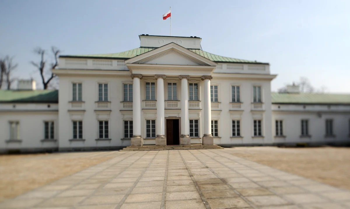 Będzie wewnętrzna kontrola w Biurze Ochrony Rządu po wczorajszej kolizji przed Belwederem z udziałem prezydenckiej limuzyny - dowiedział się reporter RMF FM. Policji na razie nie udało się ustalić, kto zawinił, a wyjaśnianie sprawy potrwa kilka dni. 