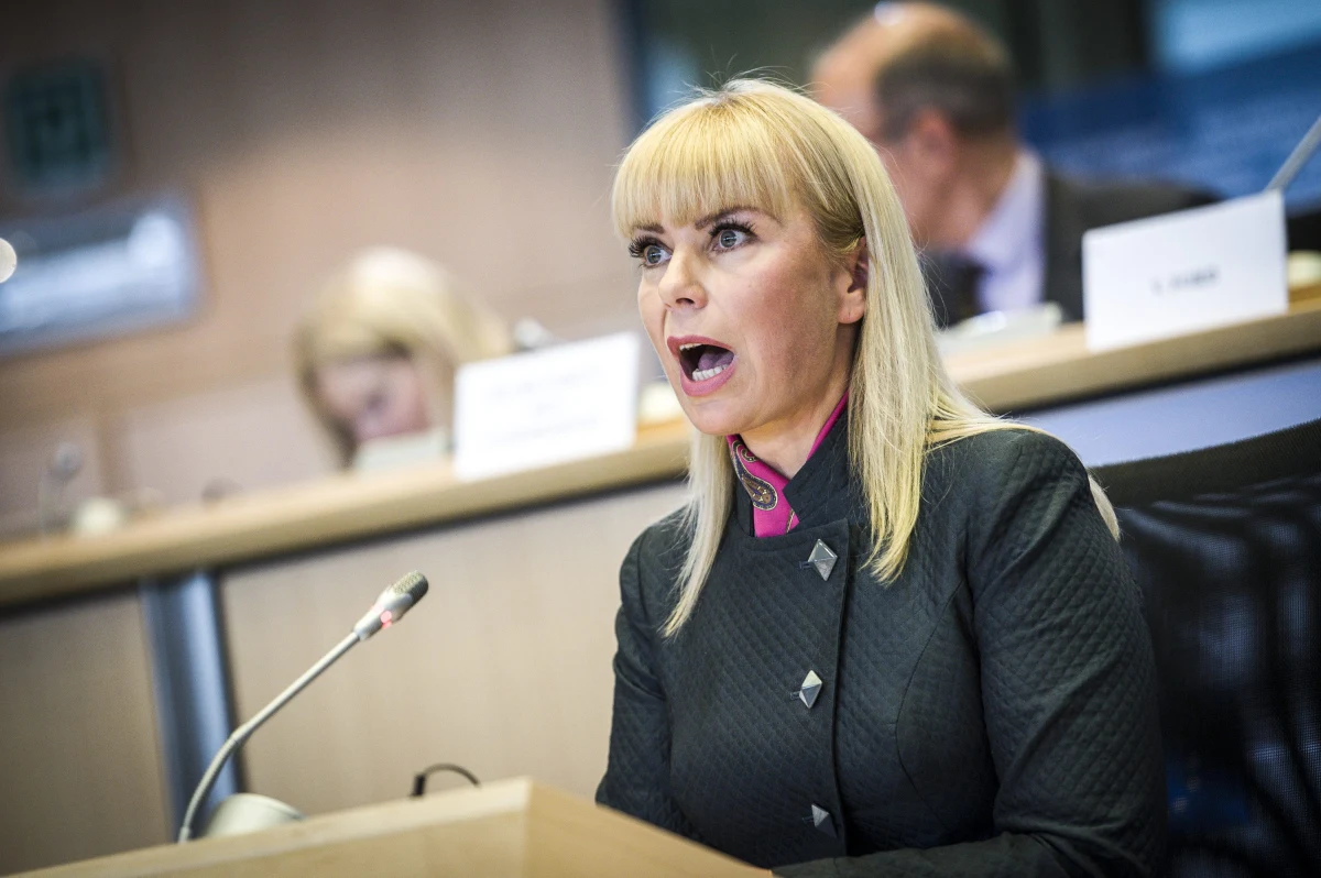 Urzędnicy z Polski pracujący w Komisji Europejskiej poczuli się urażeni wypowiedziami Elżbiety Bieńkowskiej. Próbują jednak tłumaczyć zachowanie polskiej komisarz. Zapewniają też, że w każdej chwili służą radą. Problem w tym, żeby była minister chciała skorzystać z podpowiedzi. 