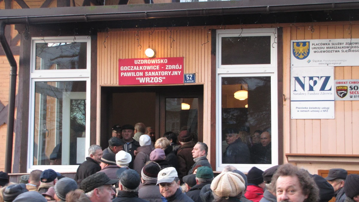 Śląski Narodowy Fundusz Zdrowia skontroluje uzdrowisko w Goczałkowicach-Zdroju. Pracownikom Funduszu nie podoba się, w jaki sposób przeprowadzono zapisy na zabiegi. Pacjenci ponad dobę czekali w kolejce, by dostać się do recepcji uzdrowiska. Koczowali m.in. w samochodach. 
