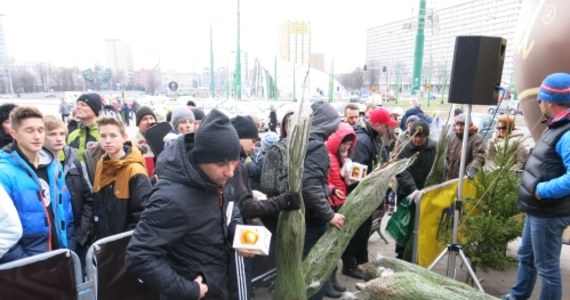 Nasze choinkowe tournée RMF FM zawitało w piątek do Katowic. Mieszkańcy mogli nie tylko odebrać drzewko, ale także wziąć udział w kolędowym karaoke. Wybraliśmy trzy najlepsze - naszym zdaniem - wykonania. Teraz Wy musicie zdecydować, kto wejdzie do Wielkiego Finału.