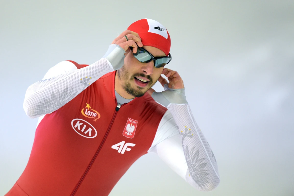 Artur Waś zajął drugie miejsce w wyścigu na 500 m w zawodach Pucharu Świata łyżwiarzy szybkich w Heerenveen. 28-letni zawodnik LKS Poroniec Poronin pokonał dystans w 34,91 i o 0,28 s przegrał z Rosjaninem Pawłem Kuliżnikowem.