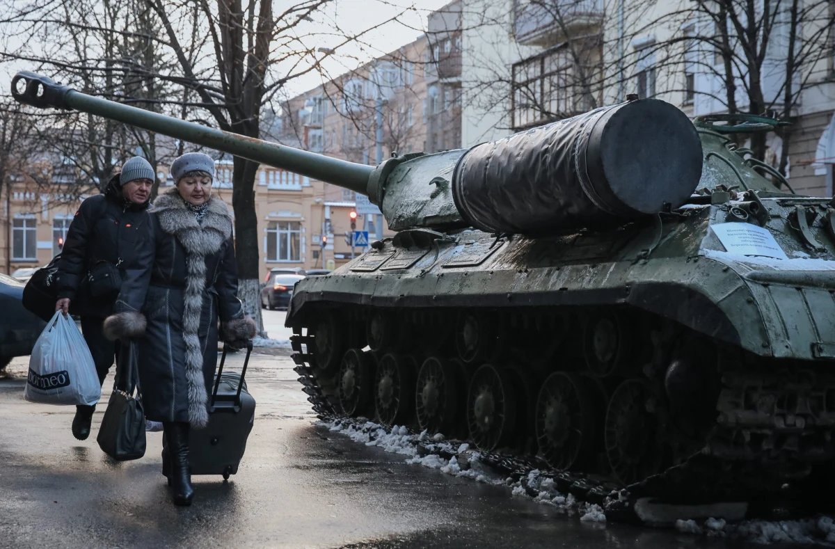 Ukraina jest zadowolona z przyjętej dzień wcześniej przez amerykański Kongres ustawy, wzywającej prezydenta Baracka Obamę do zaostrzenia sankcji wobec Rosji i udzielenia Ukrainie pomocy wojskowej. Kijów chce także, aby UE nałożyła na Rosję nowe sankcje. 
