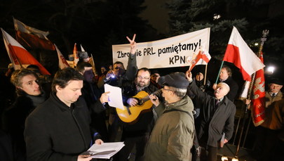 Demonstracja przed domem Czesława Kiszczaka