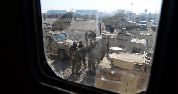 Zamachowiec samobójca zniszczył w Kabulu autobus wiozący żołnierzy. Zginęło sześciu żołnierzy i napastnik. Oprócz tego w Kabulu i na południu kraju zginęło w dwóch zamachach 12 ludzi.