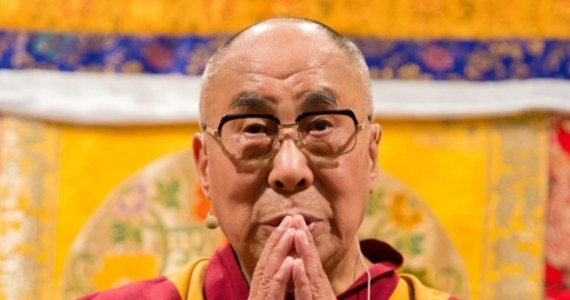 Dalajlama, duchowy przywódca Tybetańczyków, ocenił,  że technologia "może zmienić nas w niewolników", bo "jeśli wszystko zostanie zmechanizowane, nie będziemy umieli dostrzec nic więcej". "Umysł ludzki zawsze będzie lepszy i inteligentniejszy niż maszyny i roboty, nieważne jak wyrafinowane" - dodał. 