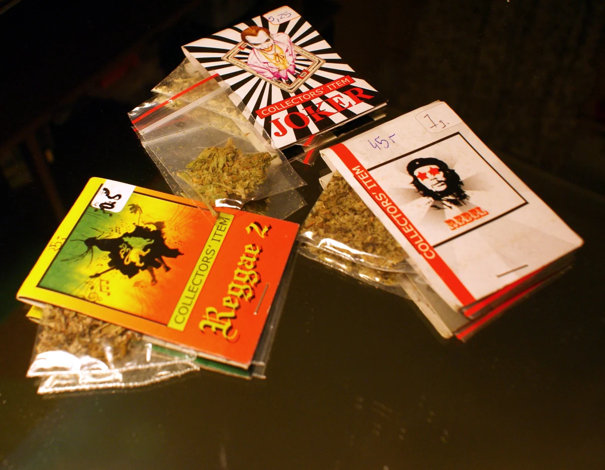 W tym roku blisko 2 tys. osób trafiło do szpitali z podejrzeniem zażycia dopalaczy – podaje „Rzeczpospolita”. Podkreśla, że to trzy razy więcej zatruć niż w roku ubiegłym. 