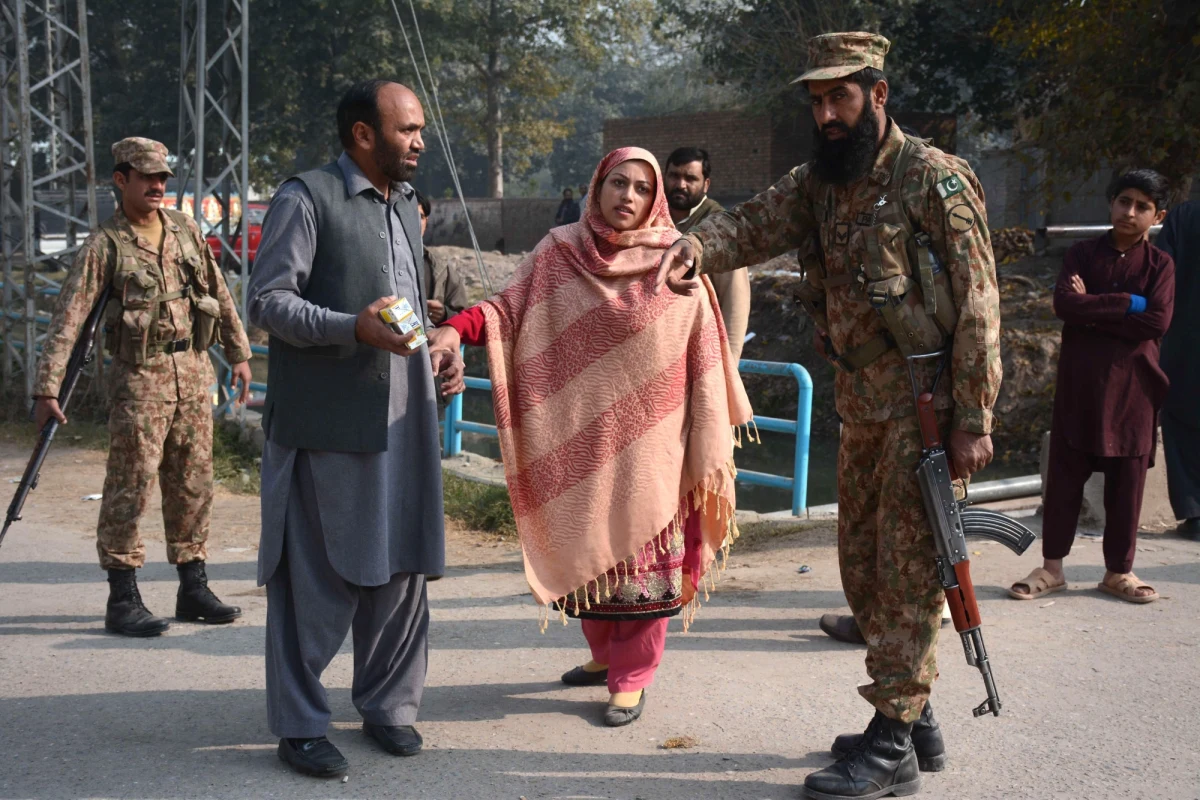 Pakistańscy talibowie, którzy zaatakowali szkołę w garnizonowym mieście Peszawar, pasztuńskiej metropolii z Przełęczy Chajberskiej i afgańsko-pakistańskiego pogranicza, należą do najbardziej brutalnych, ale i kłótliwych wśród współczesnych dżihadystów. 