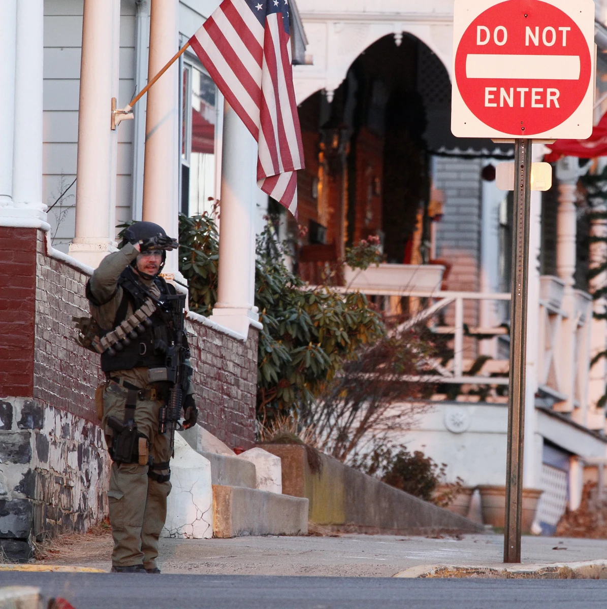 Weteran piechoty morskiej podejrzewany o zastrzelenie w poniedziałek 6 osób popełnił samobójstwo - poinformowała prokurator okręgowy Risa Vetri Ferman. Zwłoki 35-letniego mężczyzny znaleziono niedaleko jego domu na przedmieściach Filadelfii. 
