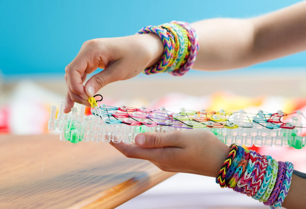 170 milionów toksycznych gumowych elementów do popularnych bransoletek dla dzieci skonfiskowała włoska Gwardia Finansowa. Normy ftalantów w artykułach sprowadzonych nielegalnie z Chin były przekroczone stukrotnie.