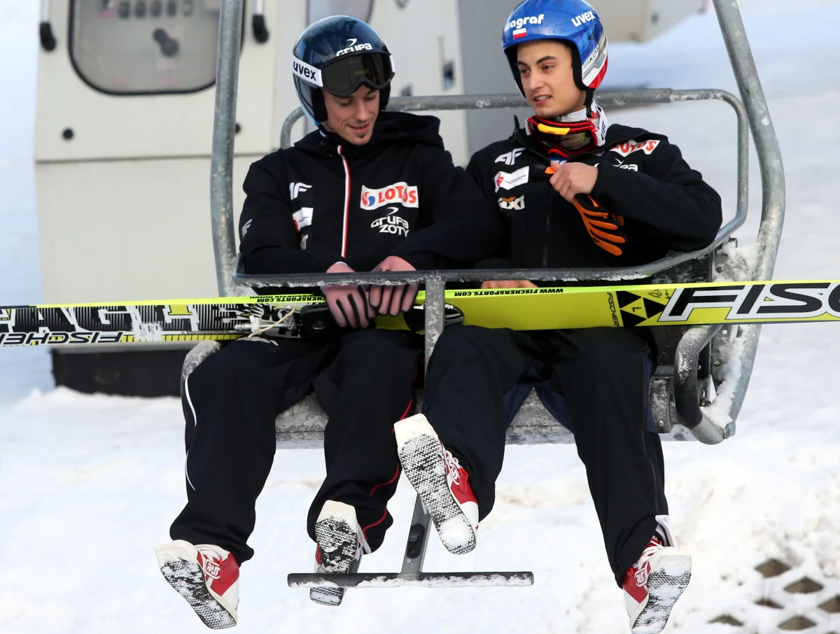 Przełom w dyspozycji naszych skoczków nastąpi podczas najbliższych konkursów PŚ w Engelbergu - uważają prezesi Polskiego i Tatrzańskiego Związku Narciarskiego, Apoloniusz Tajner i Andrzej Kozak. Panowie obserwowali w środę trening naszych reprezentantów na Wielkiej Krokwi.