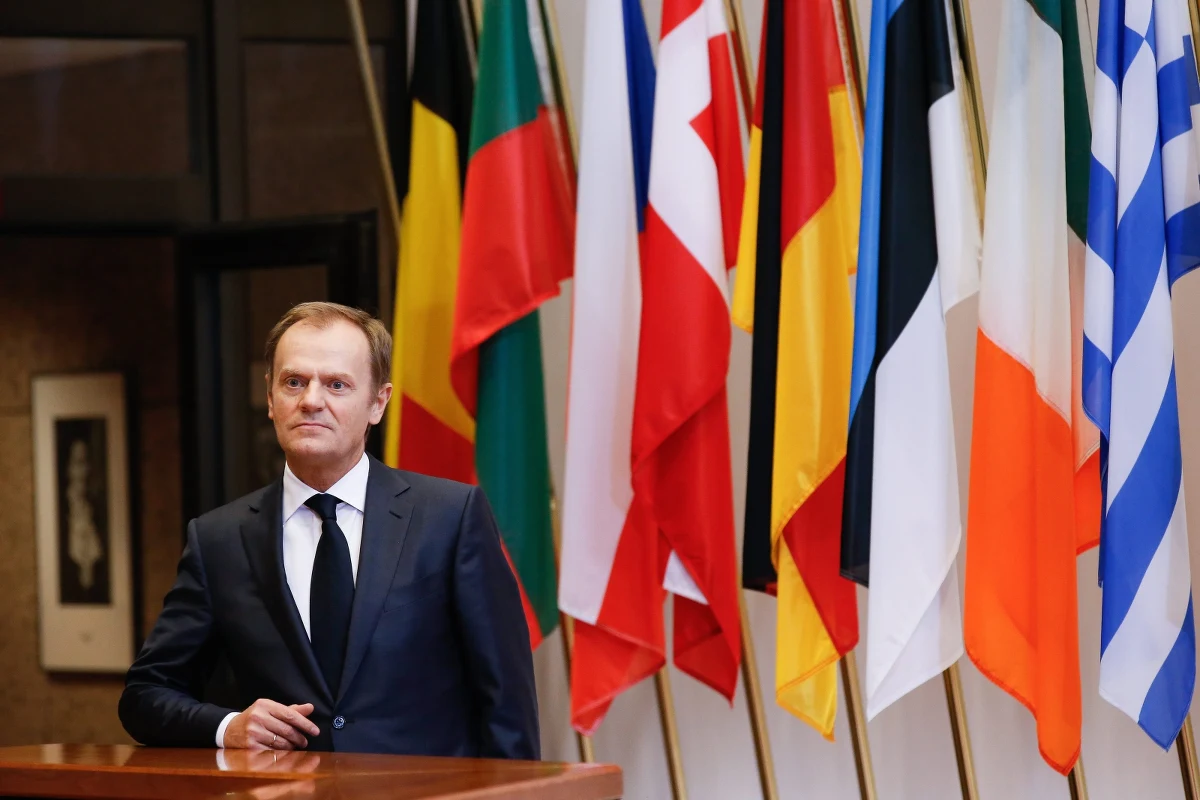 Poseł Prawa i Sprawiedliwości Krzysztof Szczerski z sejmowej komisji spraw zagranicznych jest zdania, że pierwszy szczyt Rady Europejskiej pod przewodnictwem b. premiera Donalda Tuska to "falstart". „Tusk zmarnował szansę na to, by pomóc Polsce i by pokazać polską politykę, jako ważną politykę europejską. Nie było lepszego momentu, by pokazać Polskę jako istotne państwa UE niż, ten by bezpośrednio po ważnej politycznie wizycie prezydenta Ukrainy w Warszawie, następnego dnia zaprosić go do Brukseli" – tłumaczył polityk opozycji. "To byłoby coś, co pokazywałoby, że jako Polska możemy liczyć na Donalda Tuska. Pokazałby, że Polska jest miejscem, gdzie toczy się ważna polityka europejska" – dodał. 