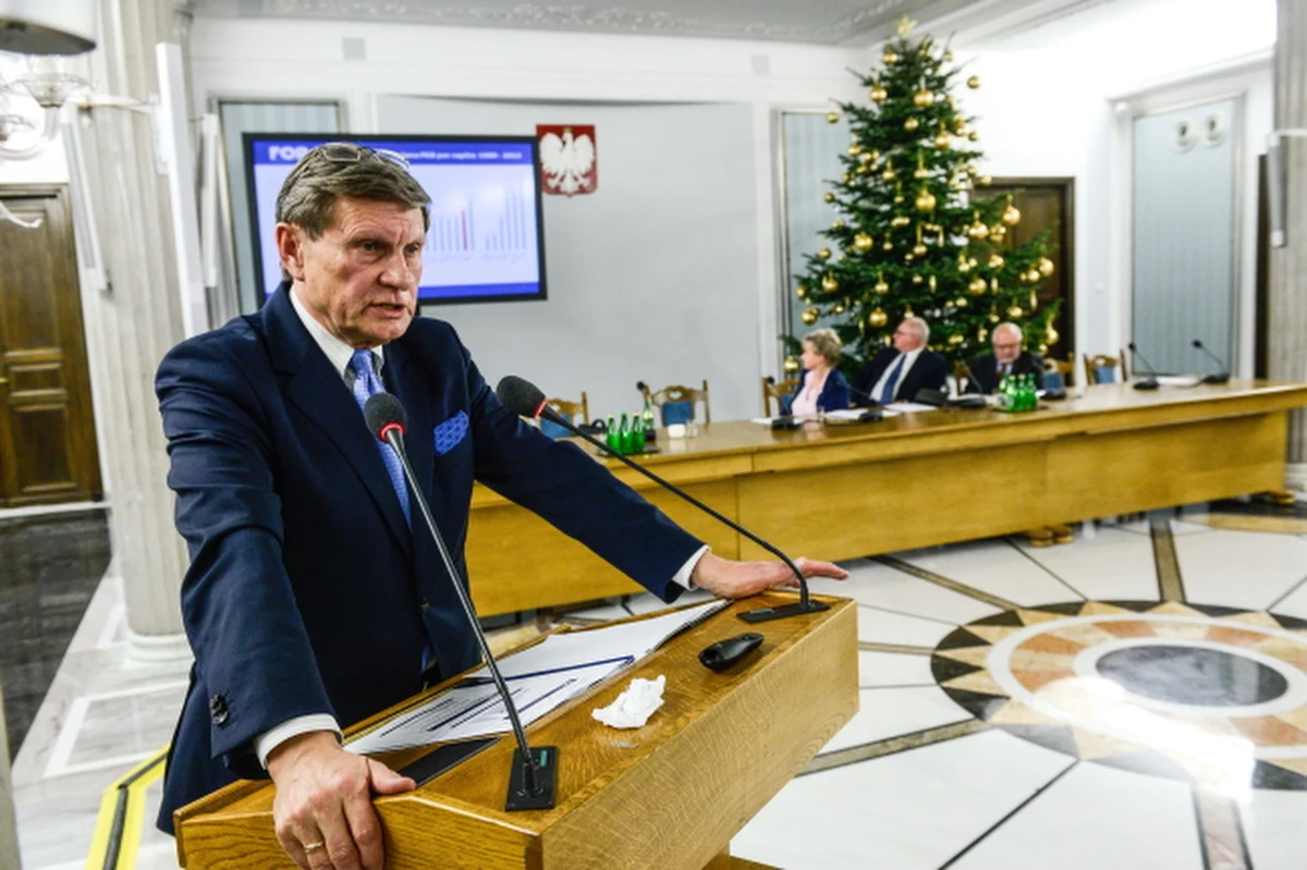 „Bez kapitalizmu nie ma demokracji” - stwierdził prof. Leszek Balcerowicz na konferencji w Sejmie zorganizowanej z okazji 25-lecia polskich przemian gospodarczych. 17 grudnia 1989 r. prace nad ustawami reformującymi gospodarkę rozpoczęła powołana przez Sejm nadzwyczajna komisja. 