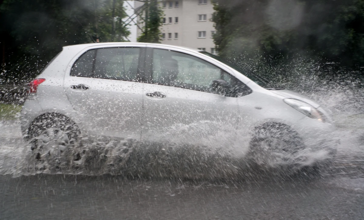 „To pewne – w przyszłym roku kierowcy zapłacą więcej za obowiązkowe ubezpieczenie OC” – donosi „Gazeta Wyborcza”. „Podwyżki mogą sięgnąć nawet 50 procent” – precyzuje. 