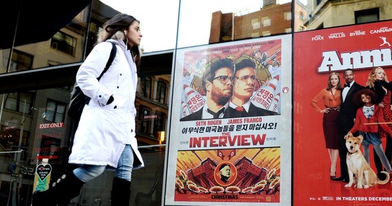 Hakerzy, którzy przeprowadzili cyberatak na Sony Pictures, pochwalili tę firmę za odwołanie wprowadzenia do kin komedii o zamachu na przywódcę Korei Północnej Kim Dzong Una. Służby USA ustaliły tymczasem, że za atakiem stała Korea Północna. Pjongjang zaprzecza.