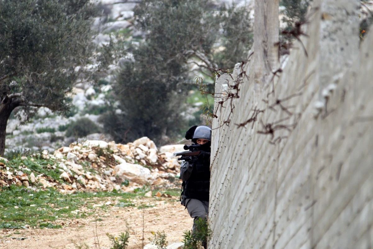 Dżihadyści z Państwa Islamskiego (IS) zamordowali w Syrii 100 zagranicznych bojowników, którzy próbowali uciec z miasta Ar-Rakka - informuje dziennik "Financial Times". Gazeta powołuje się na anonimowego aktywistę, który jest przeciwnikiem reżimu w Damaszku i Państwa Islamskiego.