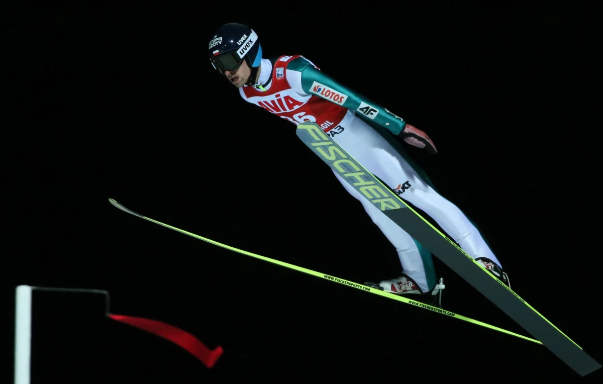 O godzinie 12:45 rozpoczną się kwalifikacje do drugiego w ten weekend konkursu skoków narciarskich w szwajcarskim Engelbergu. Pierwsza seria zawodów ma wystartować o 14.15.