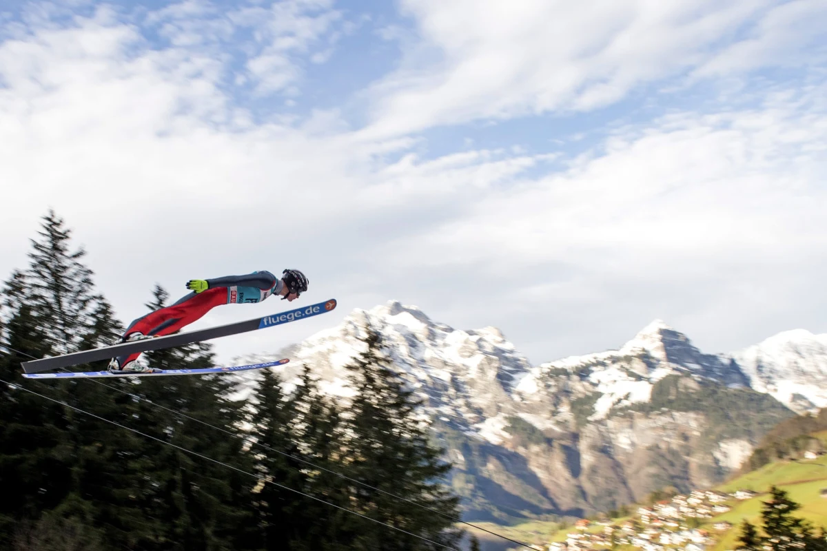 Piotr Żyła zajął 15. miejsce w konkursie Pucharu Świata w skokach narciarskich w szwajcarskim Engelbergu. Zwyciężył Czech Roman Koudelka. To jego trzecie zwycięstwo w PŚ w tym sezonie. Na drugiej pozycji uplasował się Szwajcar Simon Ammann, a na trzeciej Austriak Michael Hayboeck.
