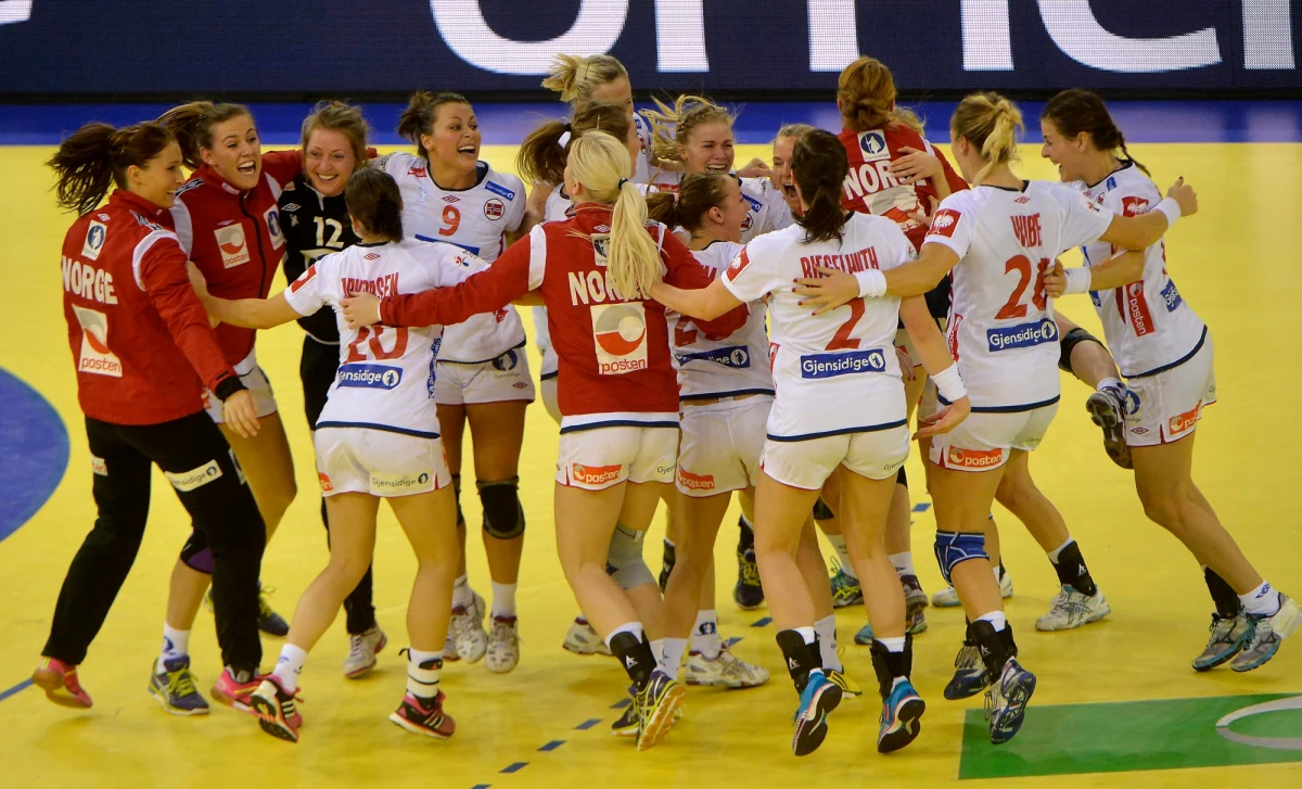 ​Norwegia po raz szósty zdobyła złoty medal mistrzostw Europy piłkarek ręcznych. W finale w Budapeszcie pokonała Hiszpanię 28:25. Wcześniej brązowy medal wywalczyły Szwedki, które w spotkaniu o trzecie miejsce wygrały z broniącą tytułu ekipą Czarnogóry 25:23. Polki zakończyły turniej na jedenastej pozycji.