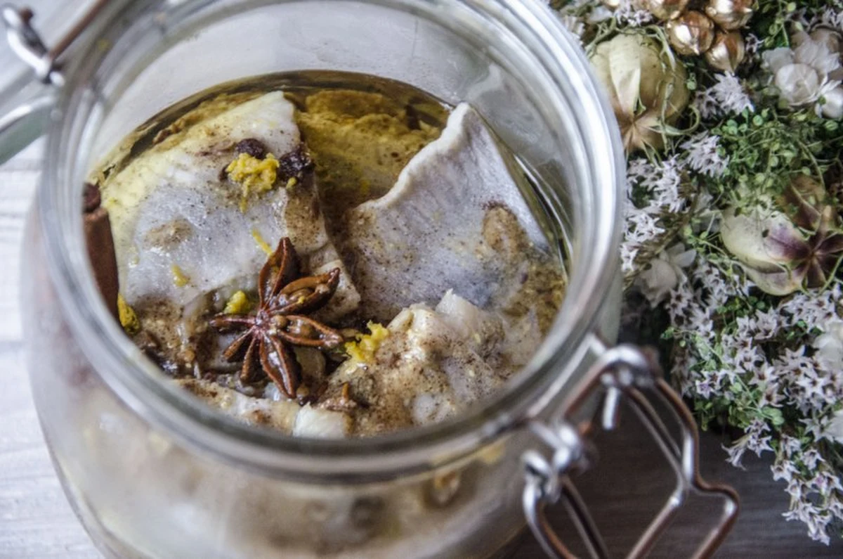 Dziś ostatni dzień karnawału, czyli tradycyjny śledzik... A pomysłów na jego podanie jest co niemiara. Oto nasze trzy propozycje!