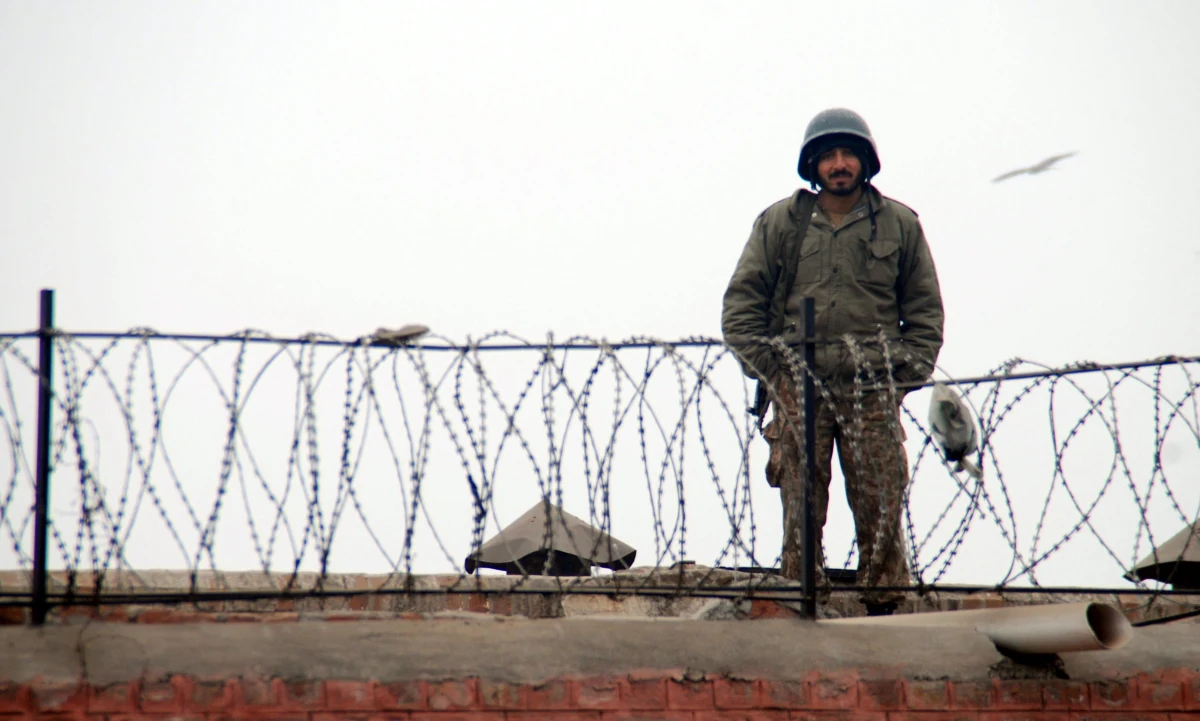 Władzie Pakistanu zamierzają w najbliższym czasie powiesić około 500 osób skazanych za terroryzm. To odpowiedź na ubiegłotygodniowy atak talibów na szkołę. Zginęło wówczas 140 osób, w większości dzieci. 