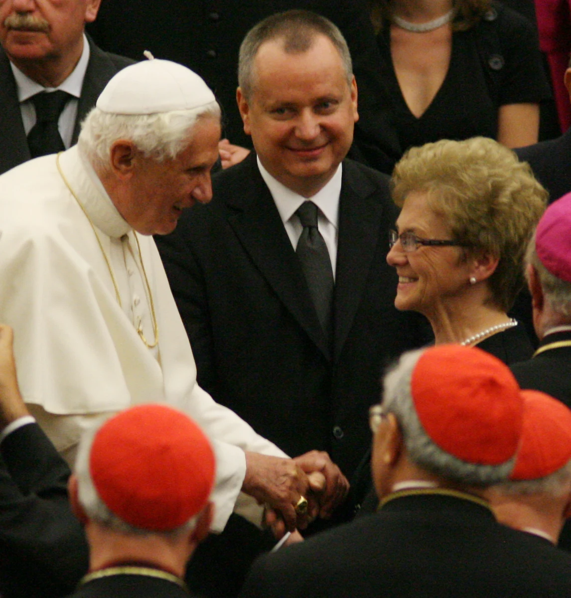 Przełom w relacjach USA-Kuba. Barack Obama i Raul Castro zapowiadają wznowienie stosunków dyplomatycznych. Polak, Przemysław Hauser, twierdzi, że odegrał ważną rolę w tym porozumieniu - zdobył zaufanie syna Castro i był pośrednikiem między USA a Kubą. We wtorek gościem Konrada Piaseckiego w Kontrwywiadzie będzie były ambasador Zakonu Maltańskiego na Kubie – Przemysław Hauser.