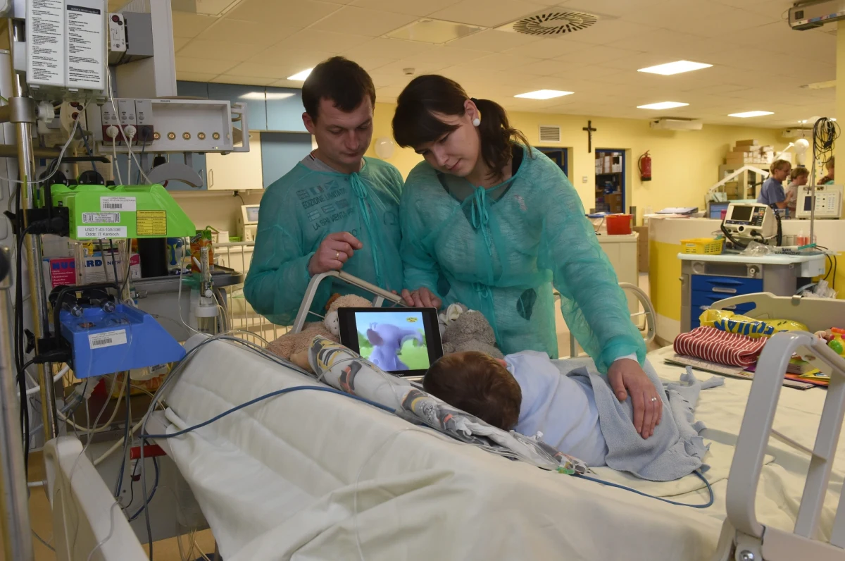 2-letni Adaś, który został cudem uratowany z głębokiej hipotermii, spędzi święta w szpitalu. Lekarze nie zdecydowali się go wypisać do domu. Chłopiec został odnaleziony na mrozie, temperatura jego ciała spadła do 12- stopi i na początku dawano mu minimalne szanse na przeżycie.