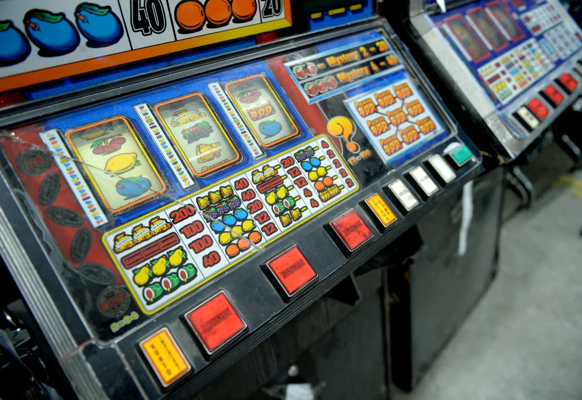 11 automatów do gier zarekwirowali funkcjonariusze Służby Celnej z Rzeszowa. Maszyny do urządzania nielegalnych gier zostały znalezione podczas kontroli w dwóch rzeszowskich lokalach.