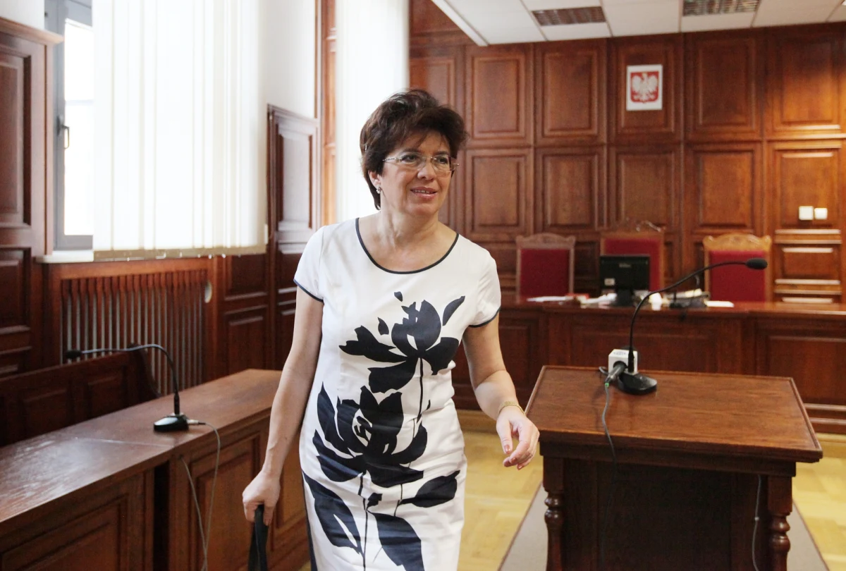 Sąd Okręgowy w Opolu uniewinnił b. posła SLD Jerzego Szteligę od zarzutu przyjęcia 90 tys. zł łapówki. B. posłankę SLD Aleksandrę Jakubowską sąd uznał winną przyjęcia blisko 130 tys. zł łapówek. Winnym uznany został też m.in. b. prezes Elektrowni Opole. 