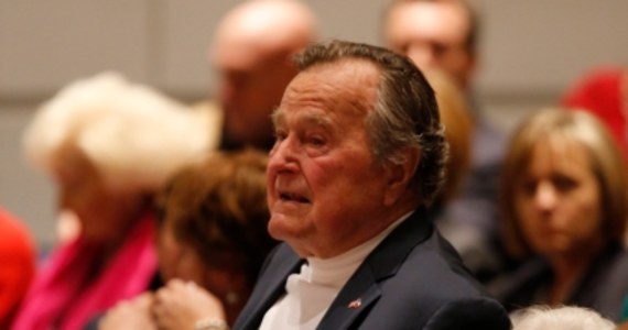 Były prezydent Stanów Zjednoczonych George H.W. Bush został przewieziony karetką do Szpitala Metodystów w Houston z powodu duszności - poinformował jego rzecznik. Jim McGrath podkreślił, że 90-letni Bush pozostanie na obserwacji, a hospitalizacja jest "środkiem ostrożności".