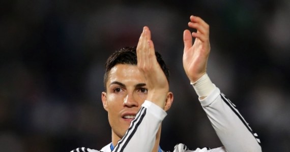 Portugalczyk Cristiano Ronaldo wygrał plebiscyt brytyjskiego dziennika "The Guardian" na najlepszego piłkarza 2014 roku. W głosowaniu wzięli udział dziennikarze sportowi i byli zawodnicy z 28 krajów. Jedyny Polak w setce - Robert Lewandowski - zajął 30. miejsce.