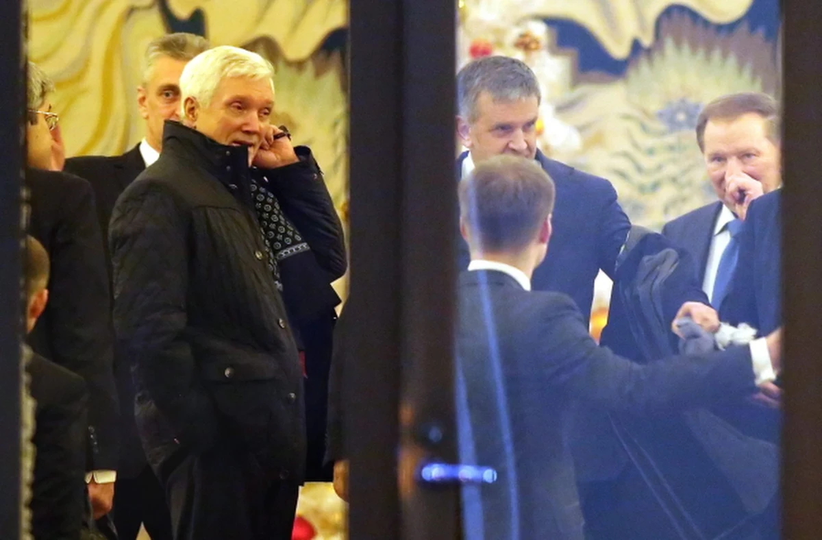 Żadnych konkretów po rozmowach w Mińsku pomiędzy separatystami i Ukrainą. Rozmowy zakończono po ponad pięciu godzinach. Brali w nich udział również przedstawiciel Organizacji Bezpieczeństwa i Współpracy w Europie na Ukrainę Heidi Tagliavini oraz ambasador Rosji Michaił Zurabow.