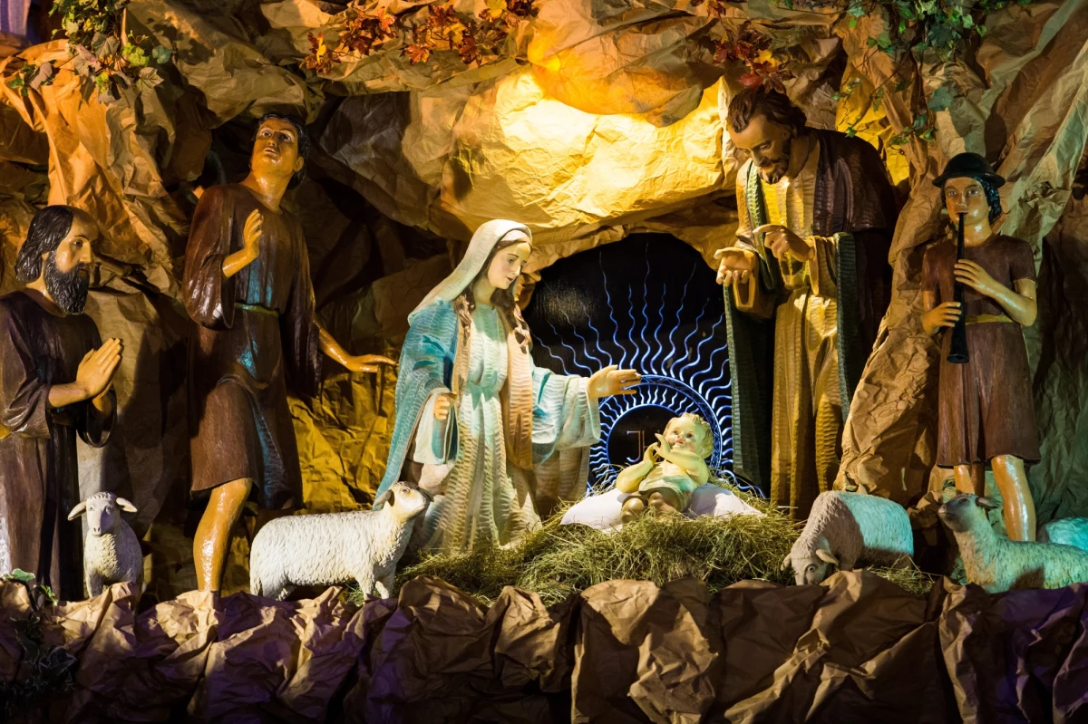 Boże Narodzenie to według teologów najważniejsze po Wielkanocy święto w całym roku liturgicznym. Jest to święto chrześcijańskie, które zostało wprowadzone dla uczczenia tajemnicy narodzenia Jezusa. Obchodzone jest od IV wieku.  