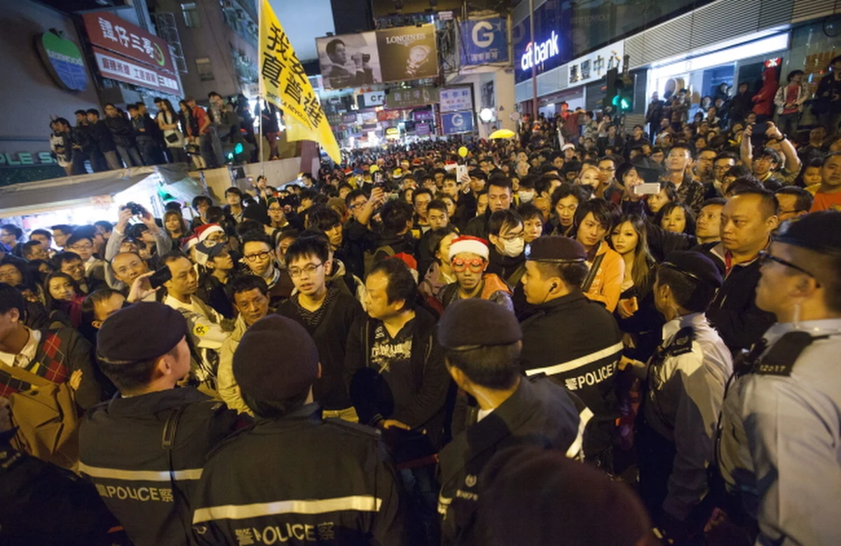 Na ulicach Hongkongu ponownie pojawili się demonstranci. Domagają się reform demokratycznych. W nocy policja aresztowała 37 osób w dzielnicy Mong Kok. Wcześniej, w środę wieczorem zatrzymano 12 osób.   