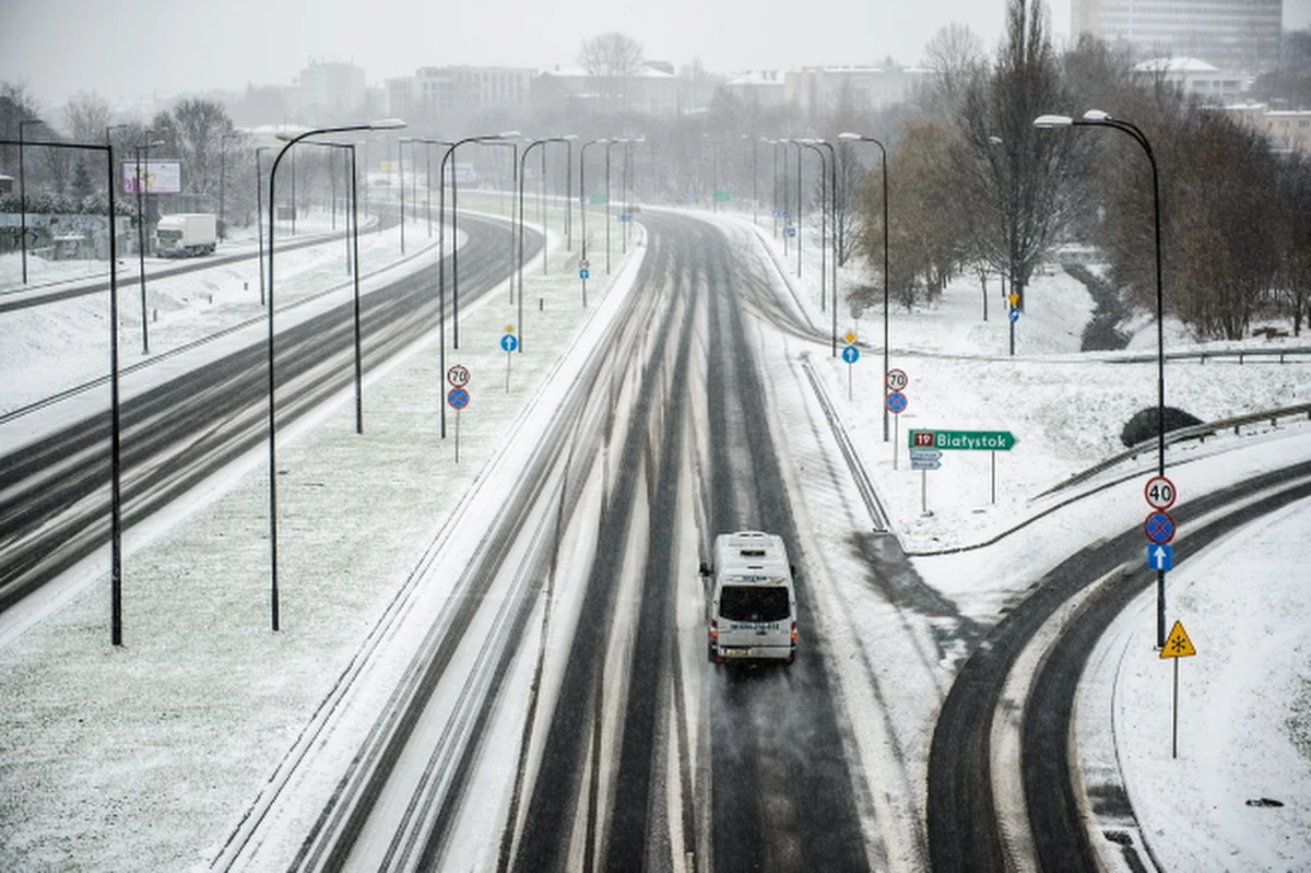 Policja podaje, że w Wigilię i pierwszy dzień świąt doszło do ponad 160 wypadków. Zginęło w nich 26 osób, a blisko 200 zostało rannych. W ręce mundurowych wpadło 365 nietrzeźwych kierowców.