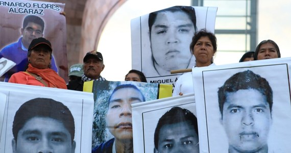 Kilka tysięcy osób wzięło udział w manifestacji w meksykańskim mieście Iguala, równo trzy miesiące po zaginięciu i prawdopodobnym zamordowaniu 43 studentów po stłumieniu przez policję studenckiej demonstracji. 