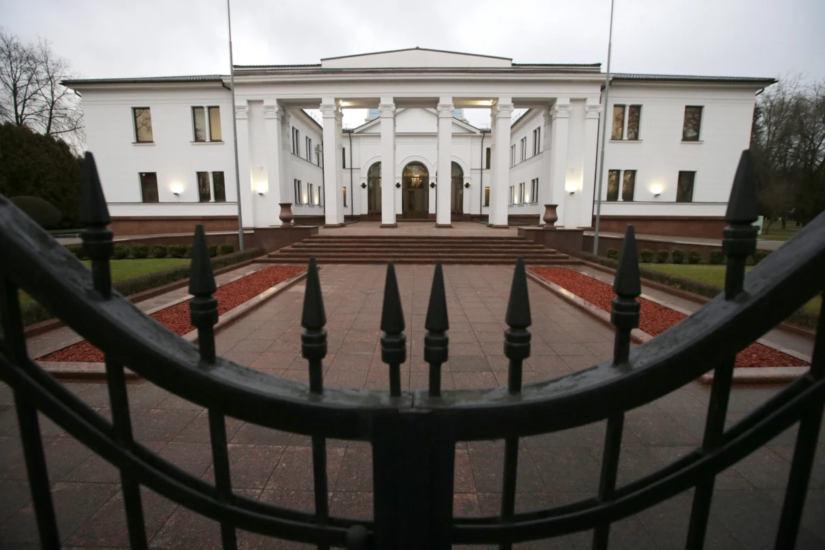 Prezydent Białorusi Alaksandr Łukaszenka zdymisjonował premiera Michaiła Miasnikowicza. Nowym premierem został dotychczasowy szef prezydenckiej administracji Andrej Kabiakou.  