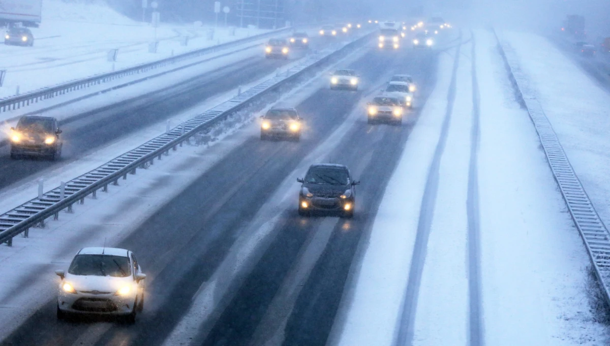 Chaos w Wielkiej Brytanii. Wszystko przez padający śnieg oraz wichury i zamiecie w wielu regionach kraju. Problemy mają nie tylko podróżujący samochodem, ale również pasażerowie samolotów i promów.