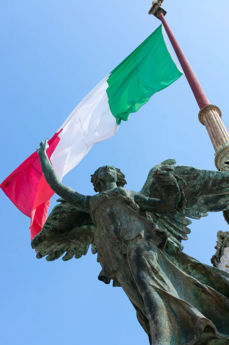 Rekordzista Włoch i prawdopodobnie całego świata w dziedzinie pisania listów i petycji do parlamentu oraz innych instytucji państwa - taki nieformalny tytuł otrzymał od włoskich mediów 65-letni mieszkaniec południa kraju, Francesco di Pasquale. Mężczyzna napisał około 10 tysięcy takich pism.