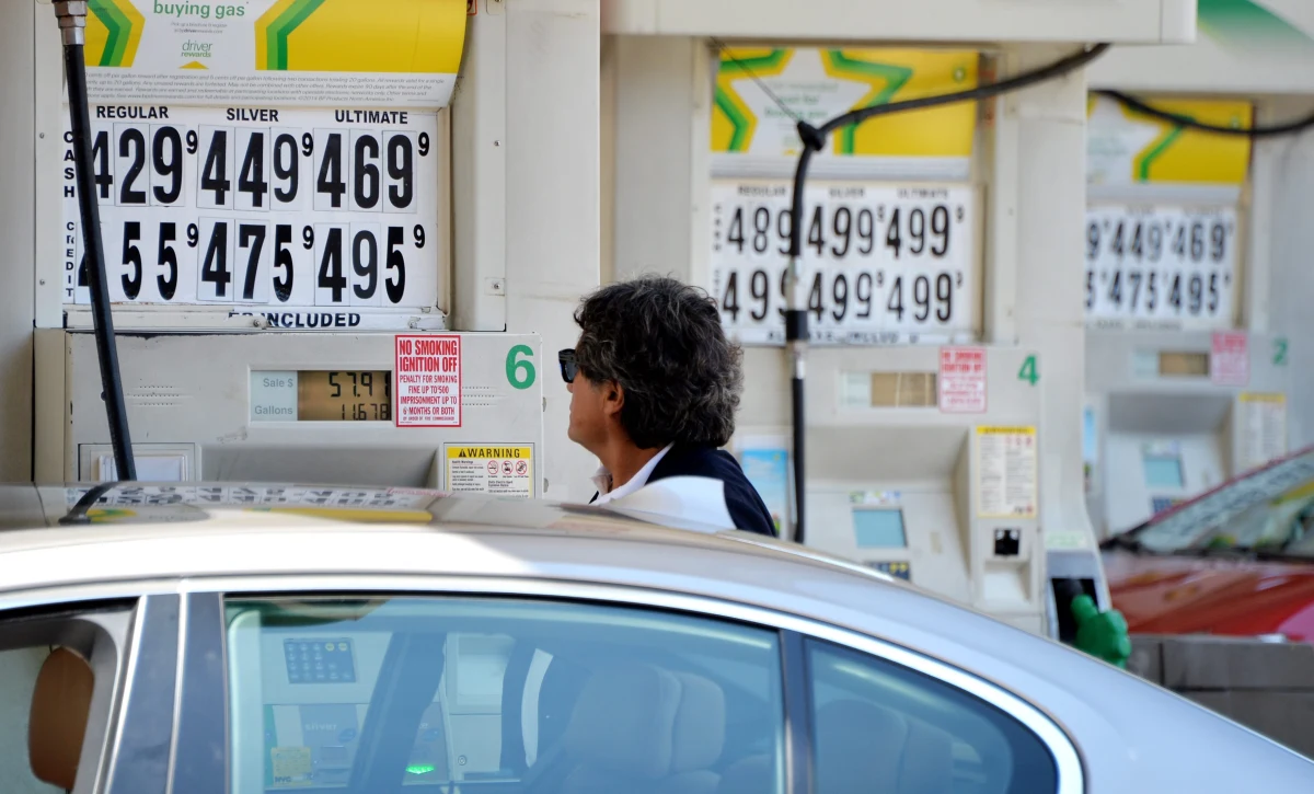 Algierski minister energetyki zażądał od krajów OPEC ograniczenia produkcji ropy. W ten sposób chce zahamować spadek jej cen. Algieria jest członkiem Organizacji Krajów Eksportujących Ropę Naftową  (OPEC).