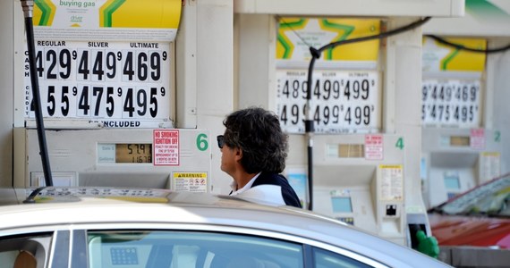 Algierski minister energetyki zażądał od krajów OPEC ograniczenia produkcji ropy. W ten sposób chce zahamować spadek jej cen. Algieria jest członkiem Organizacji Krajów Eksportujących Ropę Naftową  (OPEC).